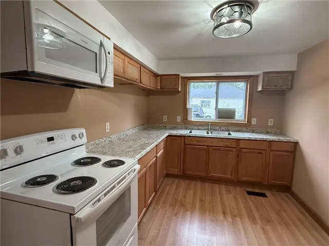 $148,000 | 711 Main Street, Henrietta, MO 64036