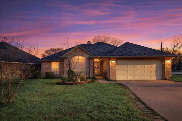 $409,999 | 2521 Classic Court West, Bedford, TX 76021