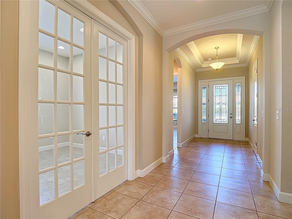 8613 Grand Alberato Road Tampa, FL 33647 - Photo 2 of 56