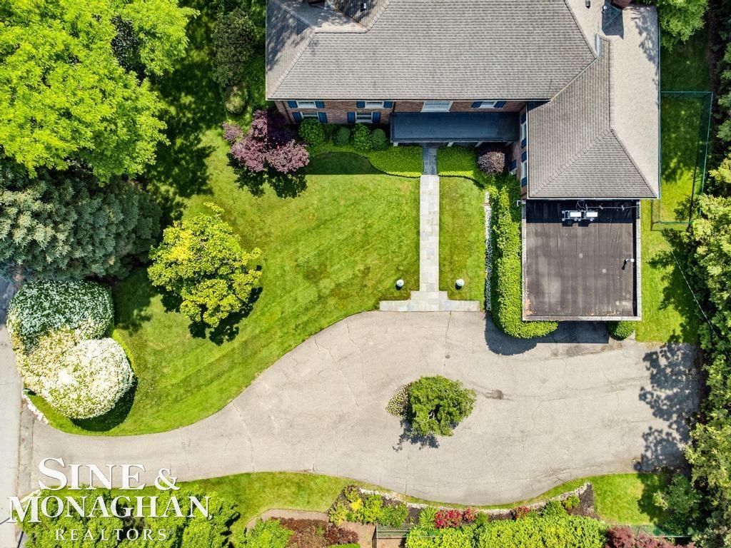 681 Lake Shore Road Grosse Pointe, MI 48236 - Photo 59 of 75 50114891-58.JPG