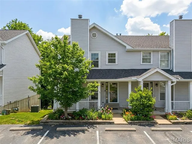 $254,500 | 1436 Whispering Creek Drive, Ballwin, MO 63021