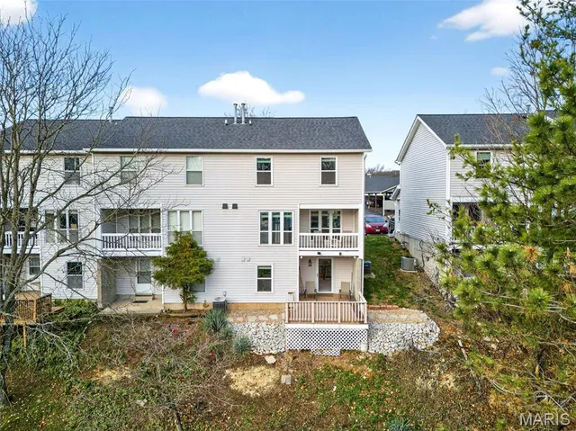 $254,500 | 1436 Whispering Creek Drive, Ballwin, MO 63021