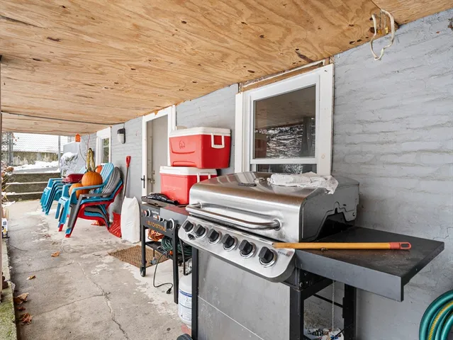 a view of a room with equipment