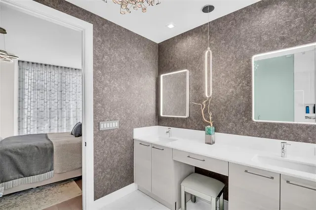 $14,000 | 100 1st Avenue North, Unit 901, St. Petersburg, FL 33701