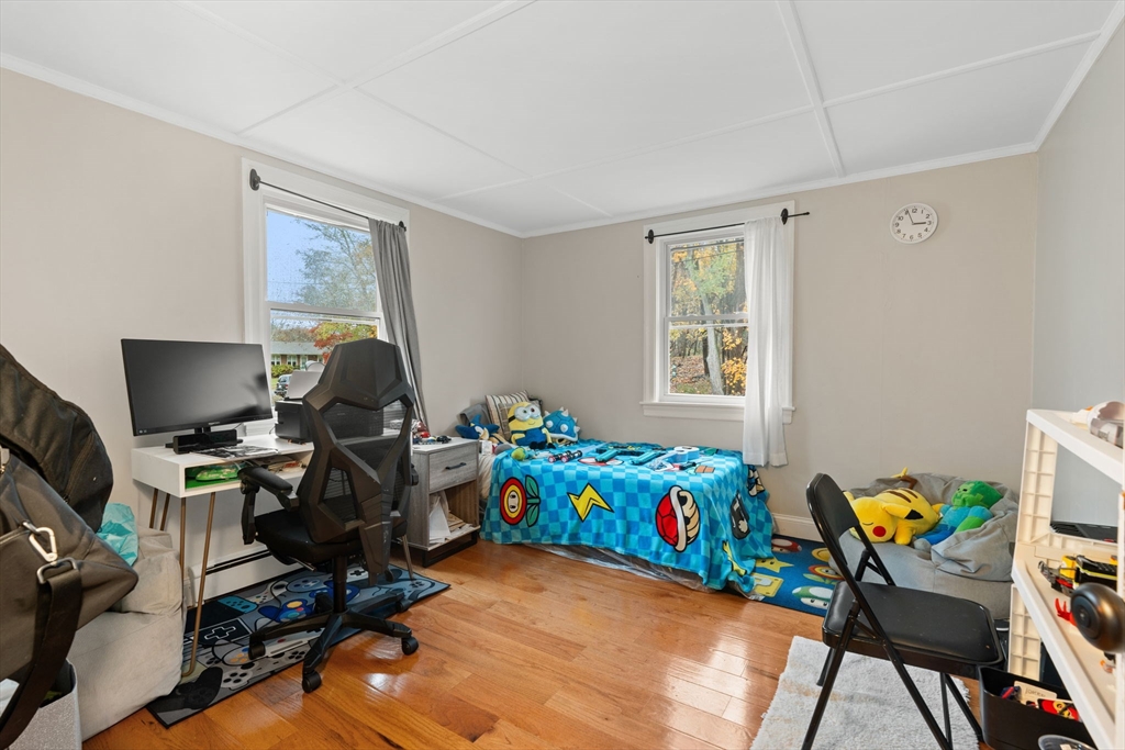 19 Cedar Street Beverly, MA 01915 - Photo 18 of 33 a bedroom with a workspace