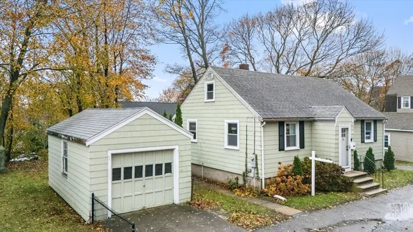 a view of house with a yard