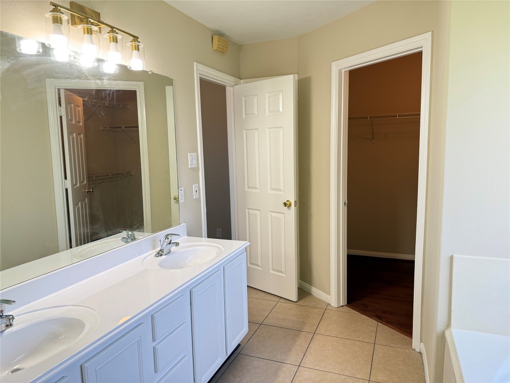 2215 Beacon Light Lane Fresno, TX 77545 - Photo 11 of 19 Walk-in closet