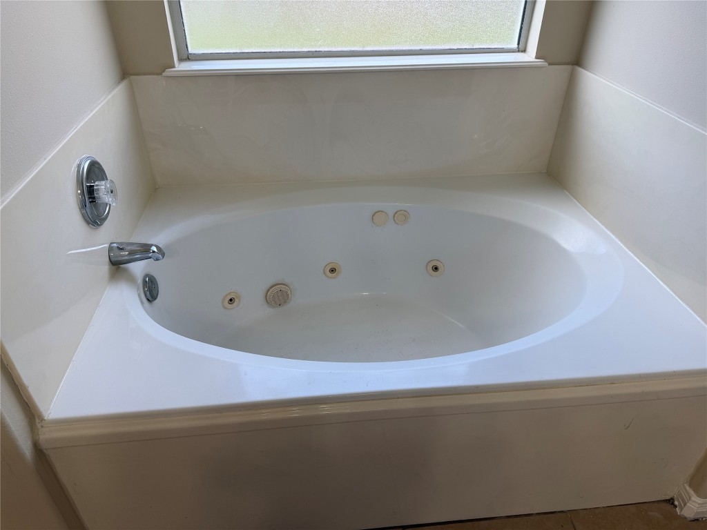 2215 Beacon Light Lane Fresno, TX 77545 - Photo 12 of 19 Whirlpool tub