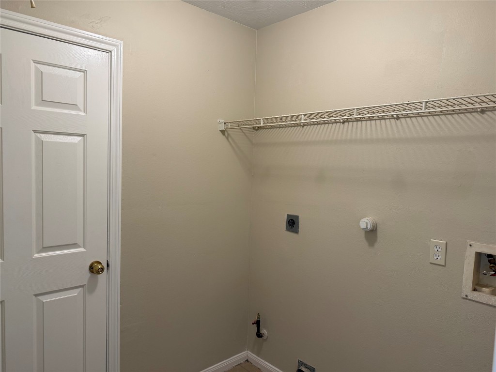 2215 Beacon Light Lane Fresno, TX 77545 - Photo 17 of 19 Lawndry room