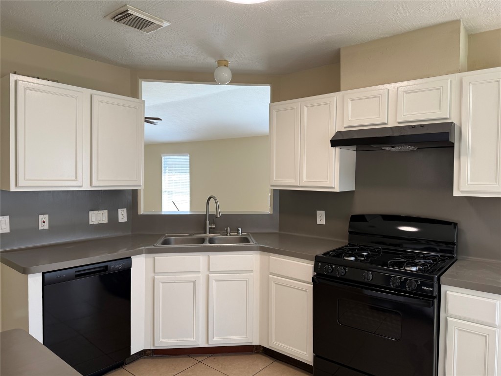 2215 Beacon Light Lane Fresno, TX 77545 - Photo 6 of 19 Kitchen with new aplicances