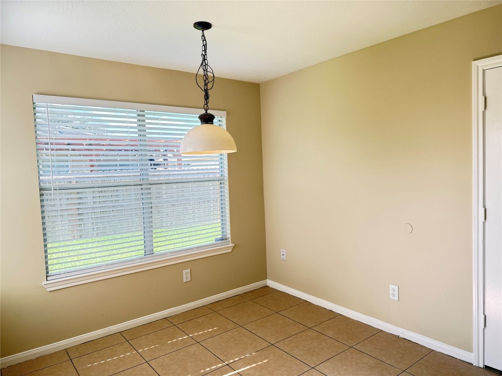 2215 Beacon Light Lane Fresno, TX 77545 - Photo 7 of 19 Breakfast in kitchen