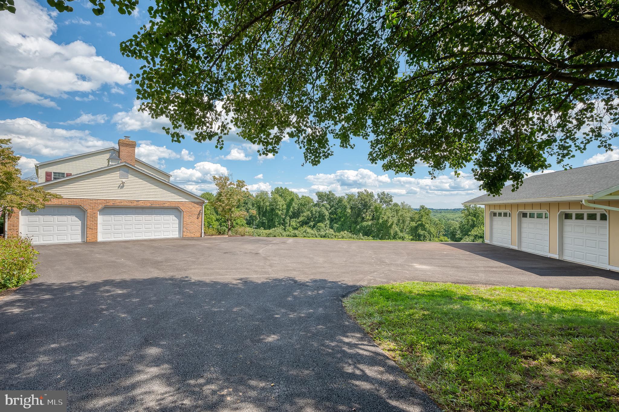 17007 Wesley Chapel Road Monkton, MD 21111 - Photo 5 of 54 Spacious driveway and garage space for 6 cars