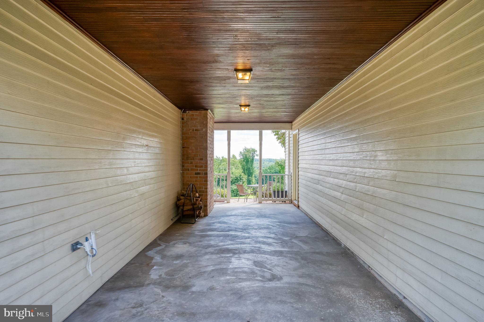 17007 Wesley Chapel Road Monkton, MD 21111 - Photo 7 of 54 Breezeway