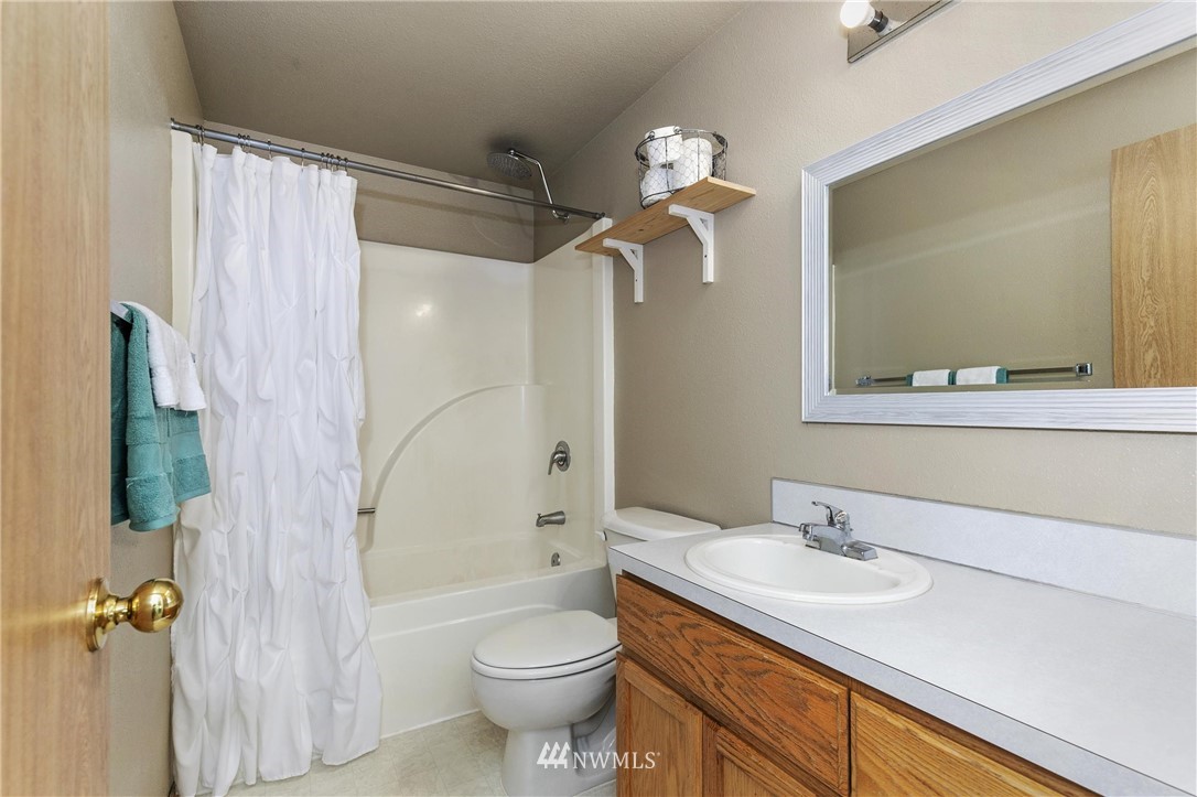 7255 Southeast King Road Port Orchard, WA 98367 - Photo 12 of 40 Gallery Image 12