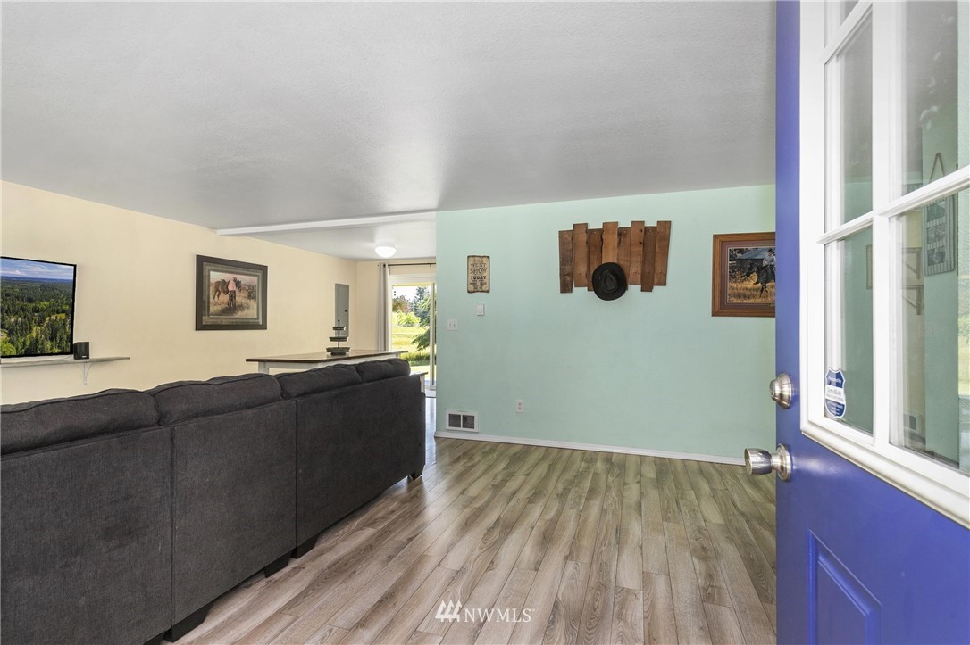 7255 Southeast King Road Port Orchard, WA 98367 - Photo 3 of 40 Gallery Image 3