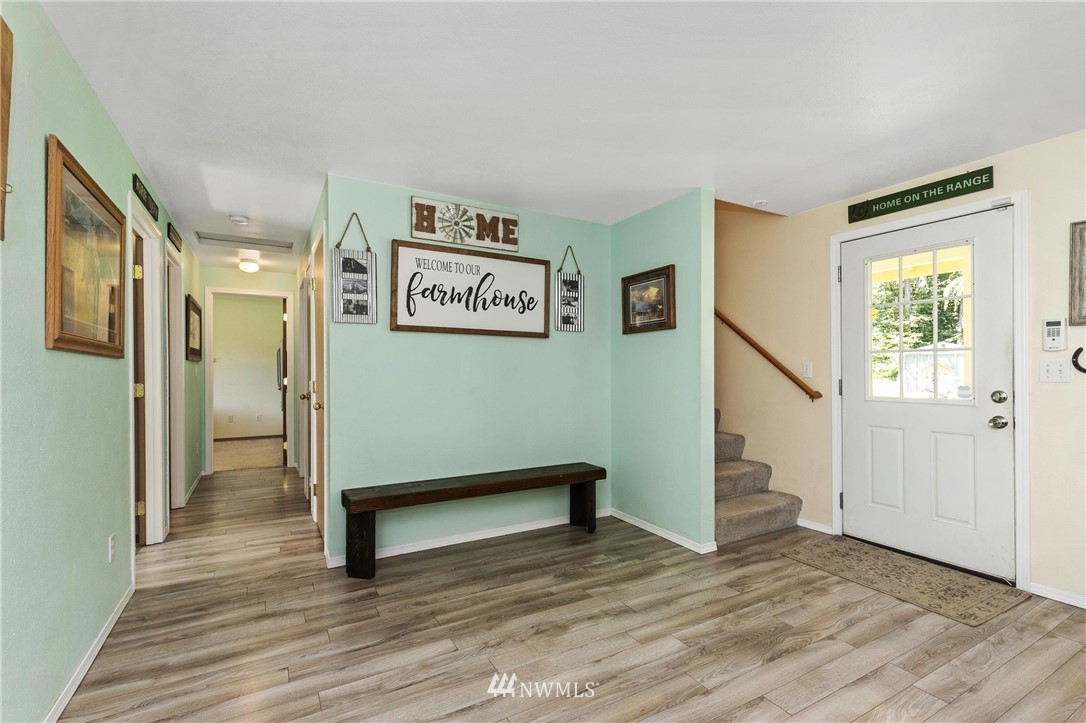 7255 Southeast King Road Port Orchard, WA 98367 - Photo 4 of 40 Gallery Image 4