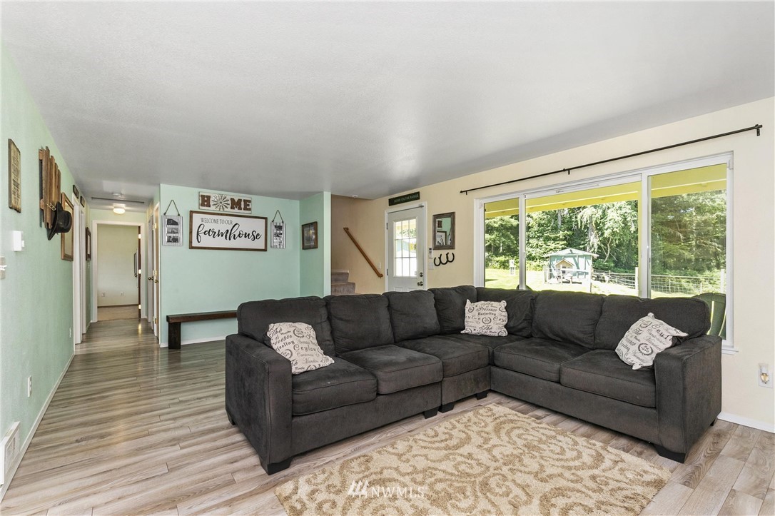7255 Southeast King Road Port Orchard, WA 98367 - Photo 6 of 40 Gallery Image 6