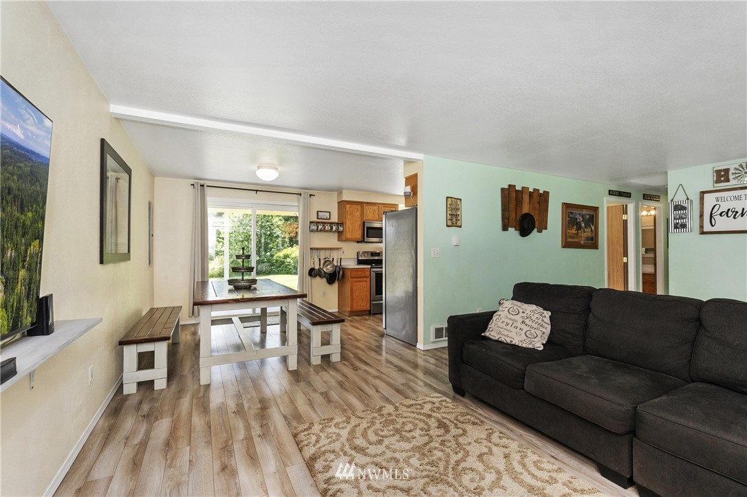 7255 Southeast King Road Port Orchard, WA 98367 - Photo 7 of 40 Gallery Image 7