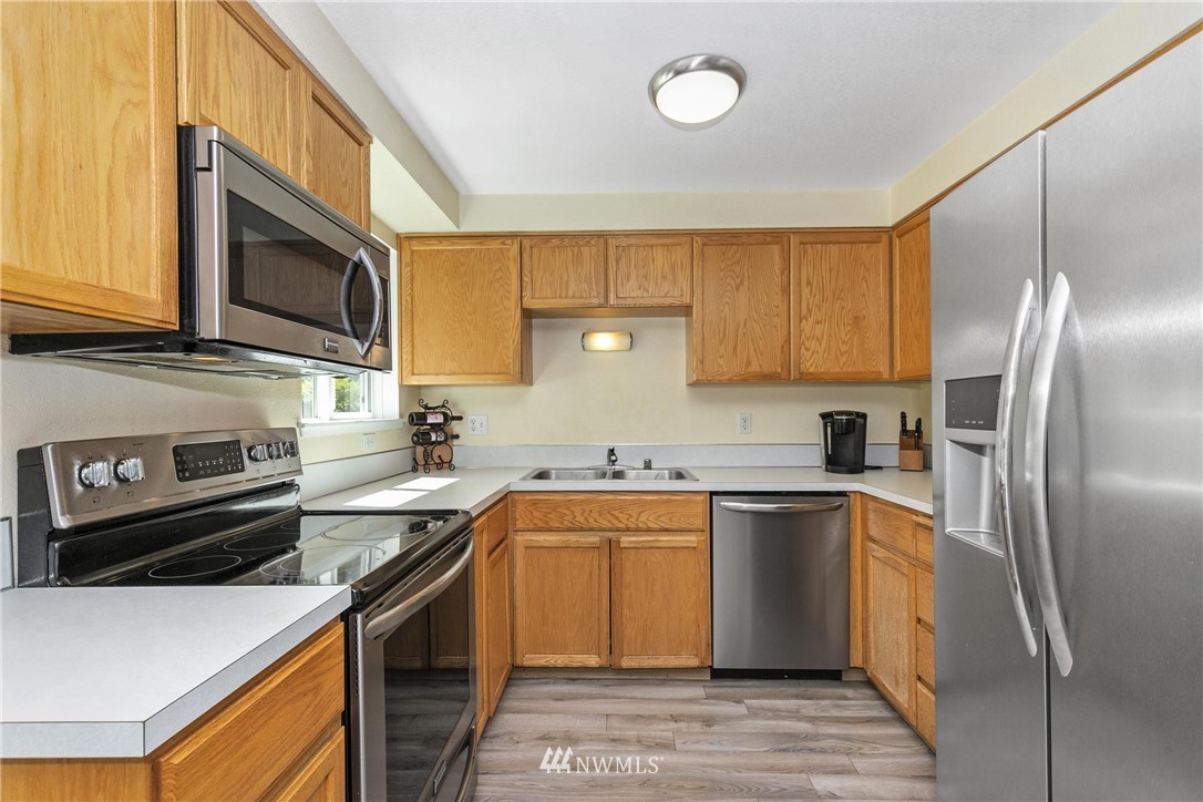 7255 Southeast King Road Port Orchard, WA 98367 - Photo 9 of 40 Gallery Image 9