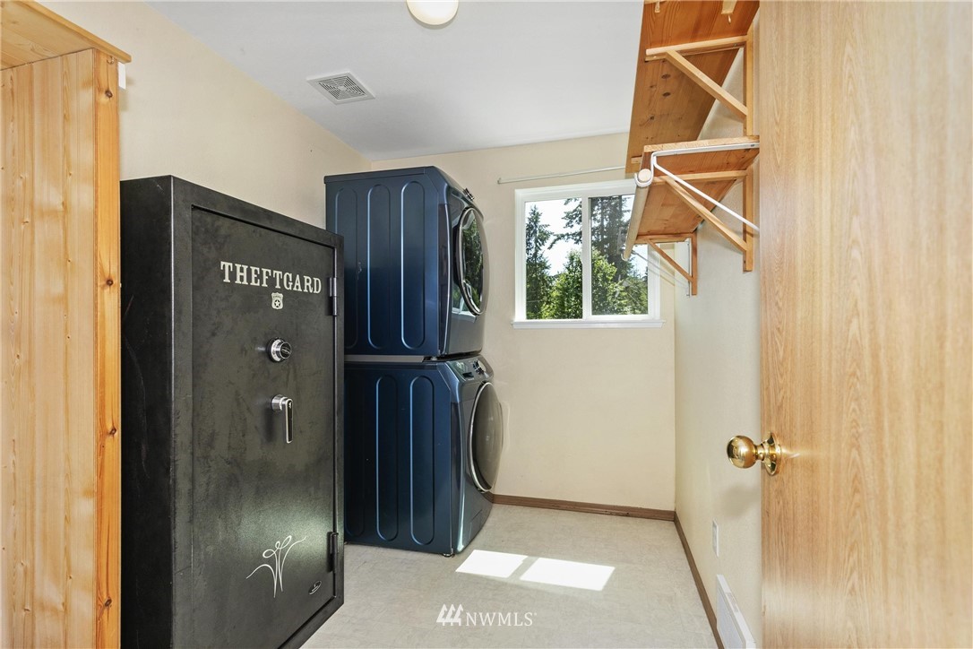 7255 Southeast King Road Port Orchard, WA 98367 - Photo 10 of 40 Gallery Image 10