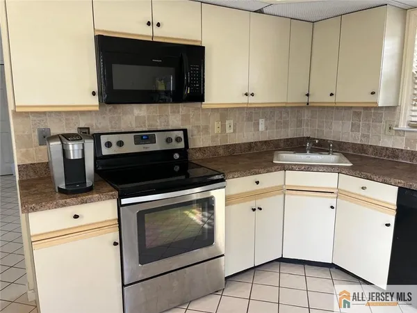$2,400 | 27 Benjamin Franklin Drive, Unit C, Monroe Township, NJ 08831