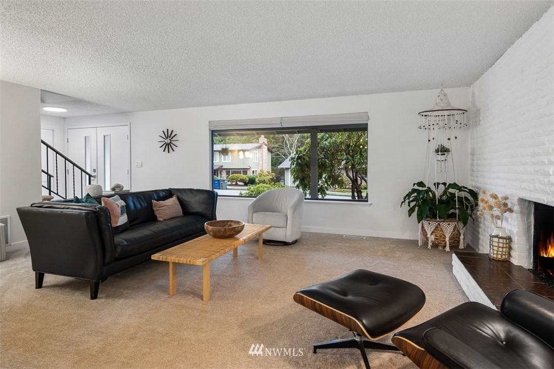 20105 107th Avenue Northeast Bothell, WA 98011 - Photo 4 of 38 Gallery Image 4