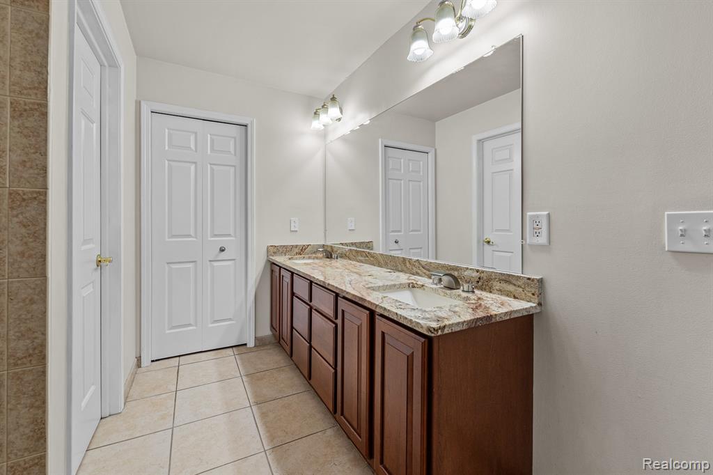 3904 Kaeleaf Road Lake Orion, MI 48360 - Photo 35 of 66