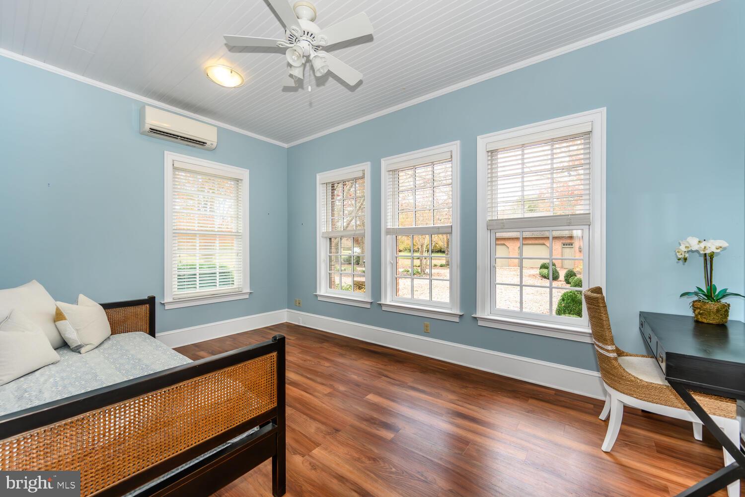 23961 Lynnewood Drive St. Michaels, MD 21663 - Photo 45 of 81 a living room with furniture and a window
