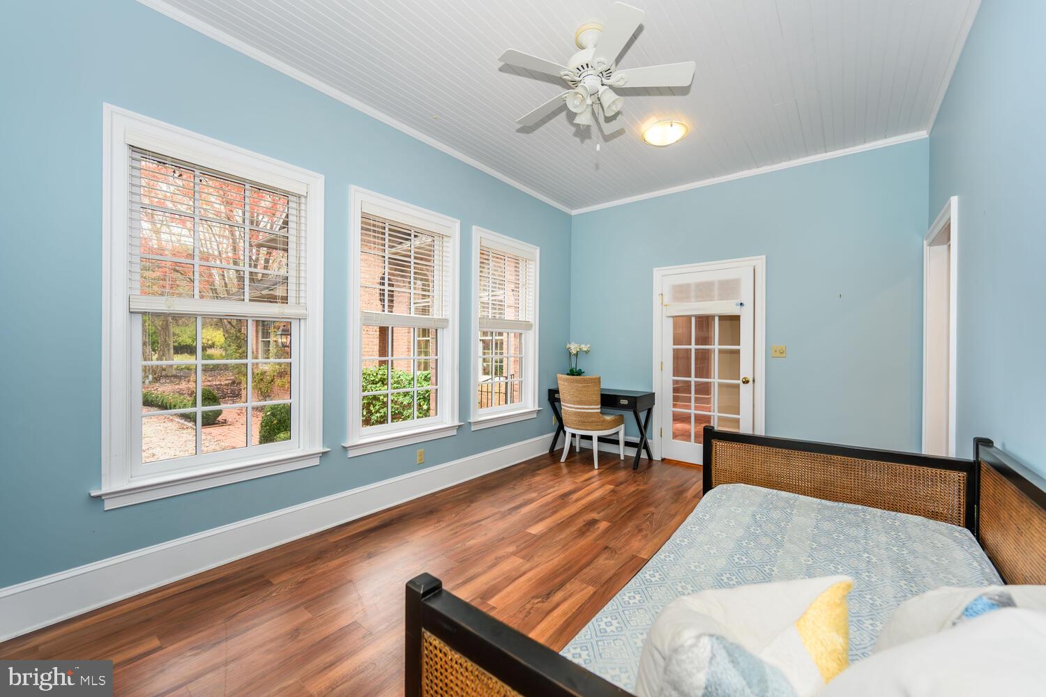 23961 Lynnewood Drive St. Michaels, MD 21663 - Photo 46 of 81 a living room with furniture and a window