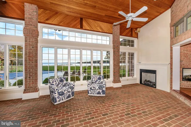 a view of an indoor deck