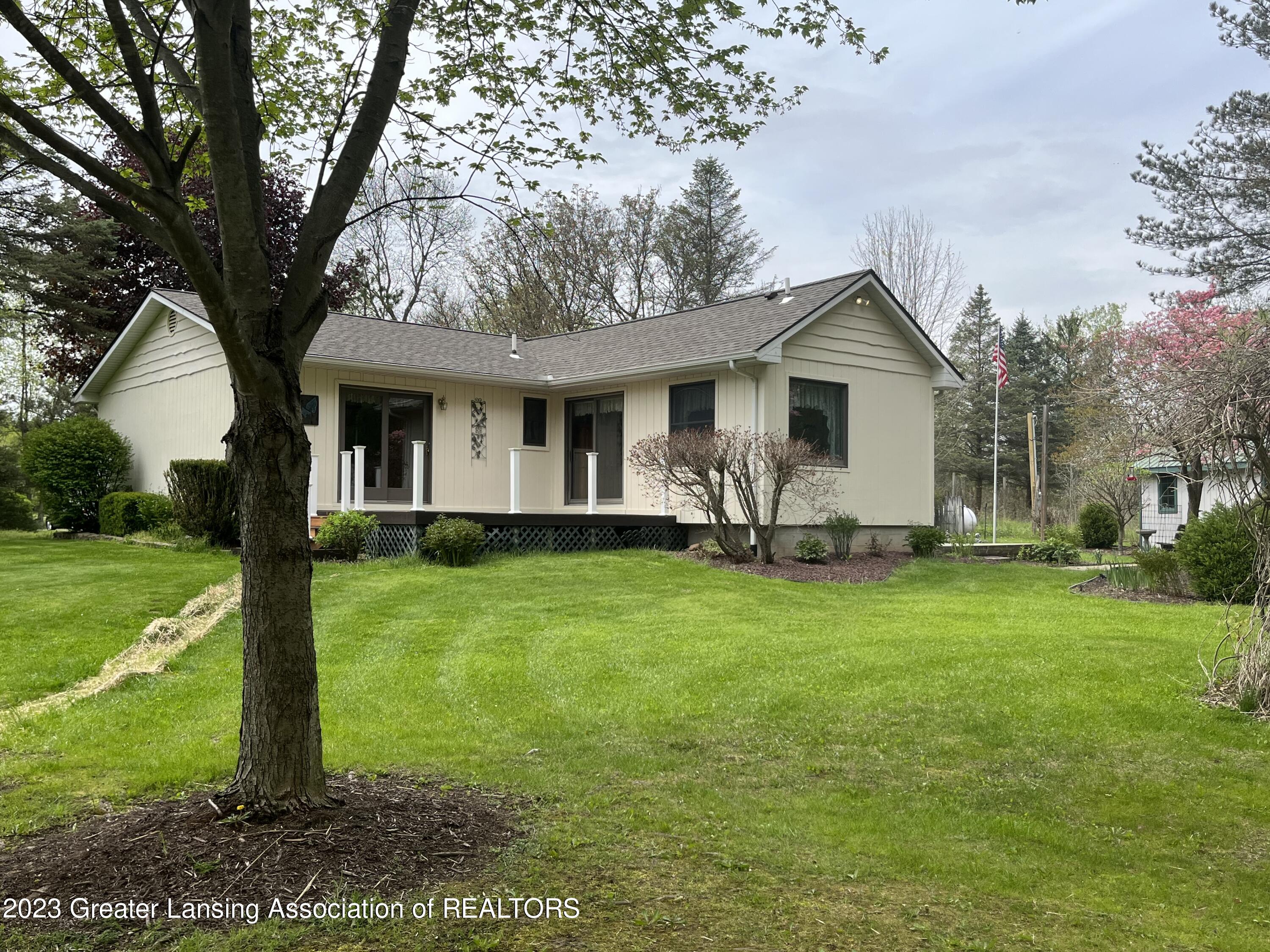 13451 South Beardslee Road Perry, MI 48872 - Photo 39 of 46 Back Deck