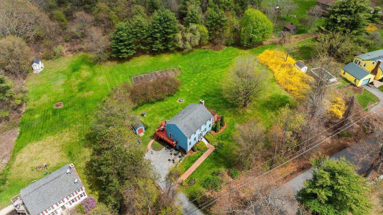 43 Adams Pond Road Derry, NH 03038 - Photo 13 of 40
