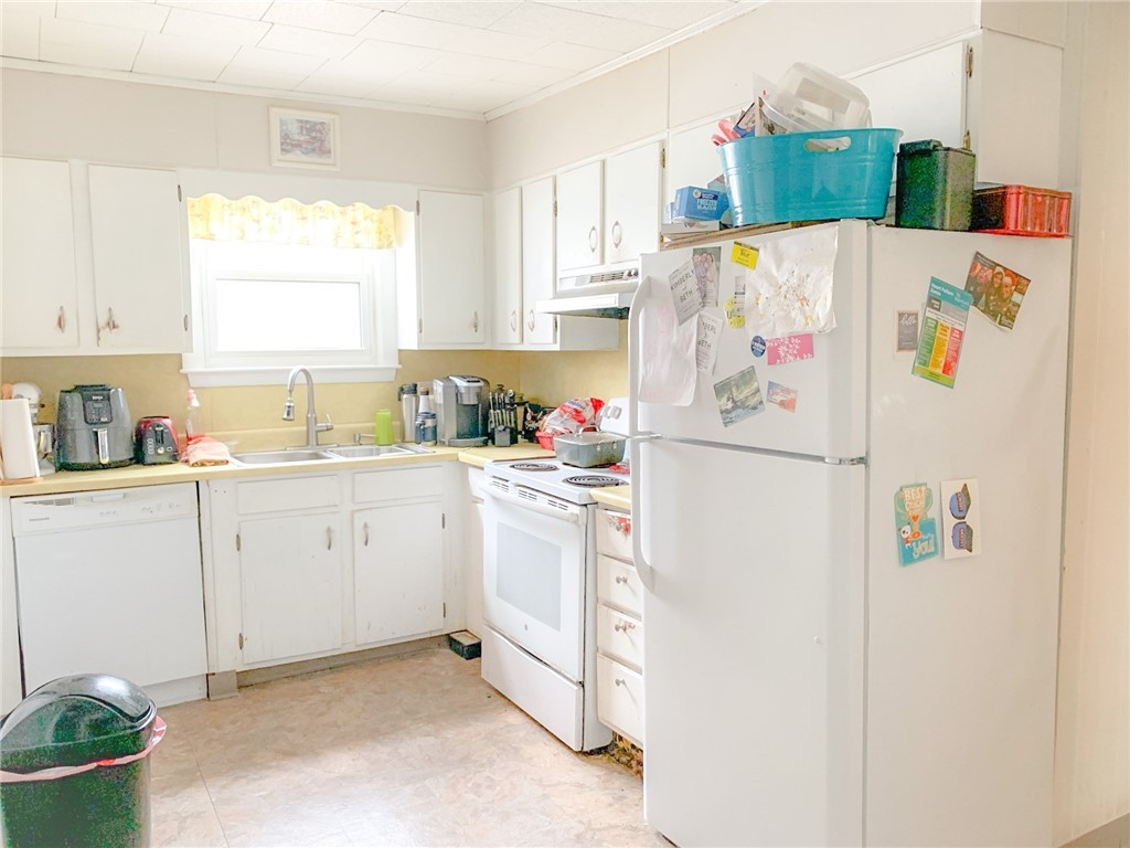 941 Mendon Road Woonsocket, RI 02895 - Photo 6 of 22