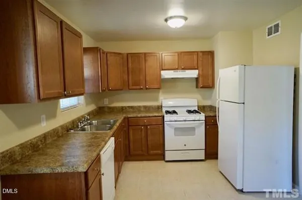 $1,550 | 529 Grantland Drive, Raleigh, NC 27610