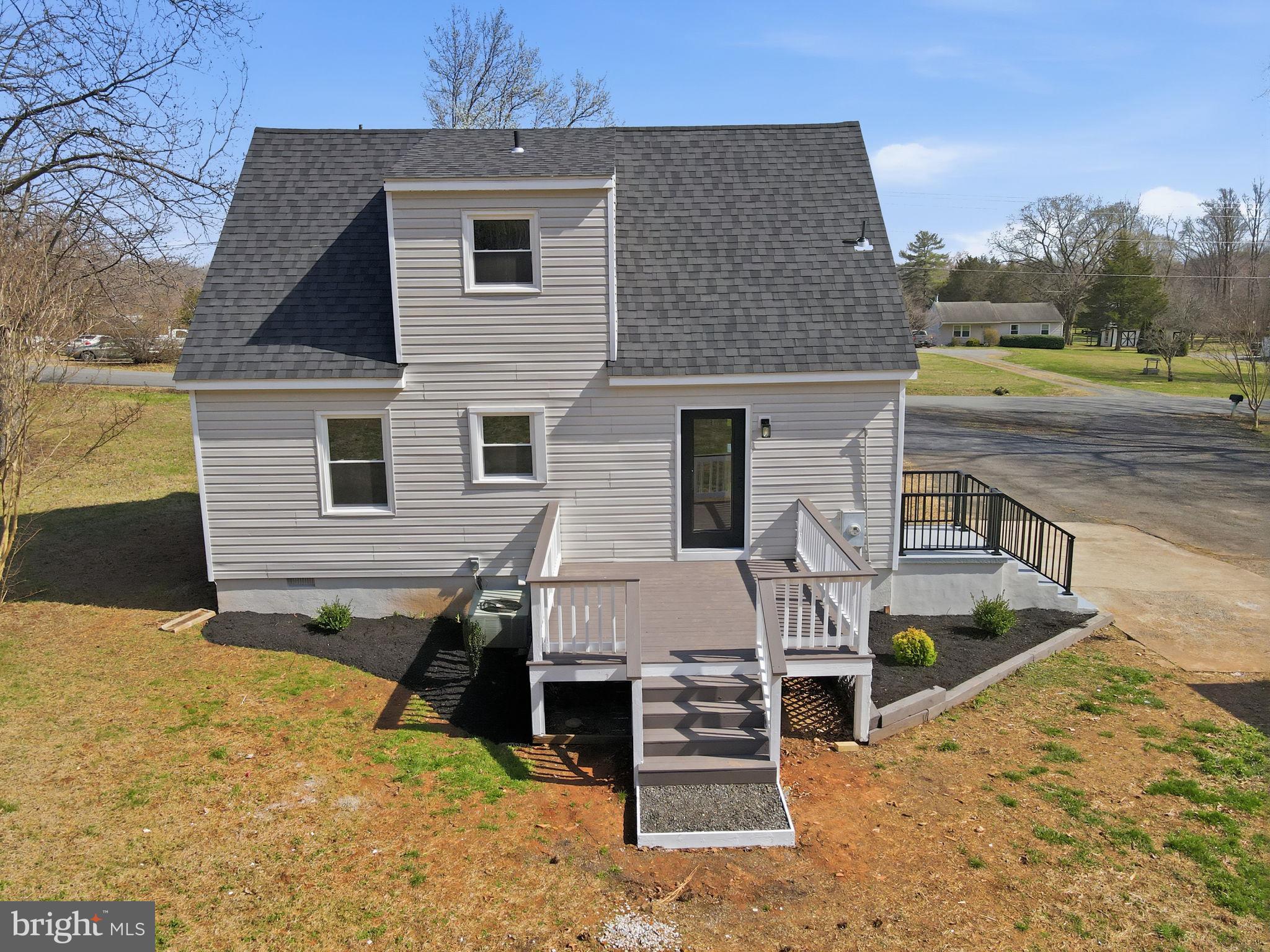 10442 St Paul's Road Warrenton, VA 20186 - Photo 7 of 37