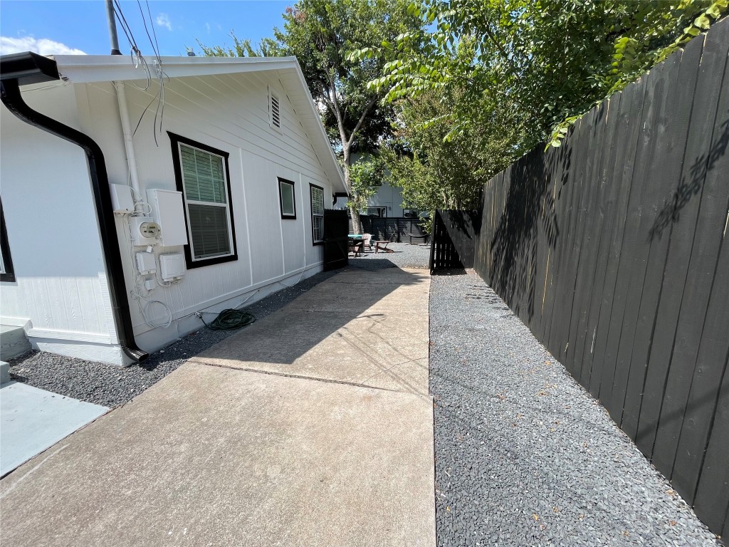 2402 Santa Rita Street Austin, TX 78702 - Photo 3 of 17 View of side of home