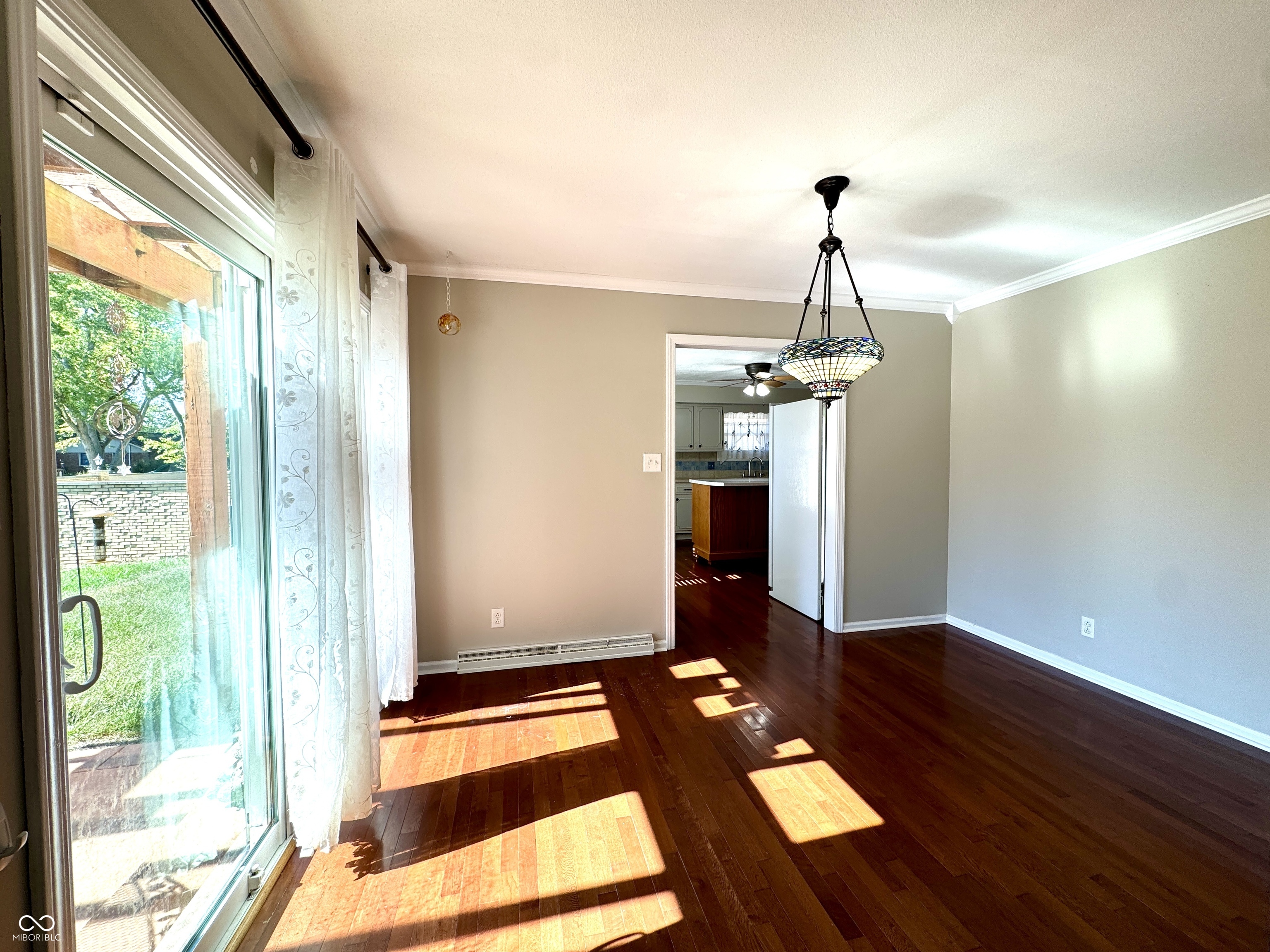 639 West Banta Road Indianapolis, IN 46217 - Photo 12 of 32