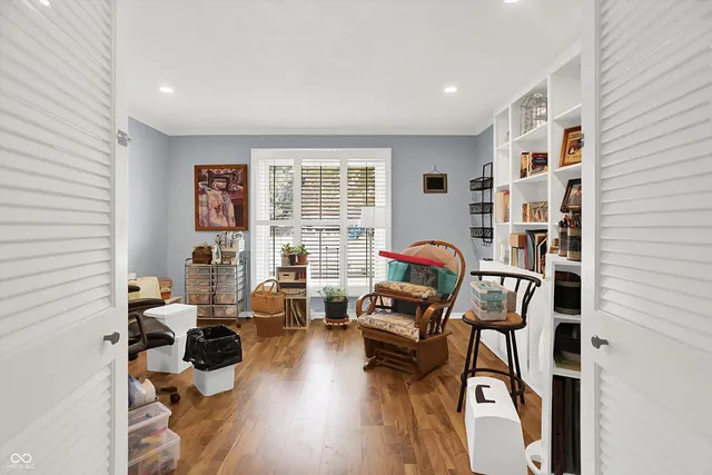 $240,000 | 639 West Banta Road, Indianapolis, IN 46217