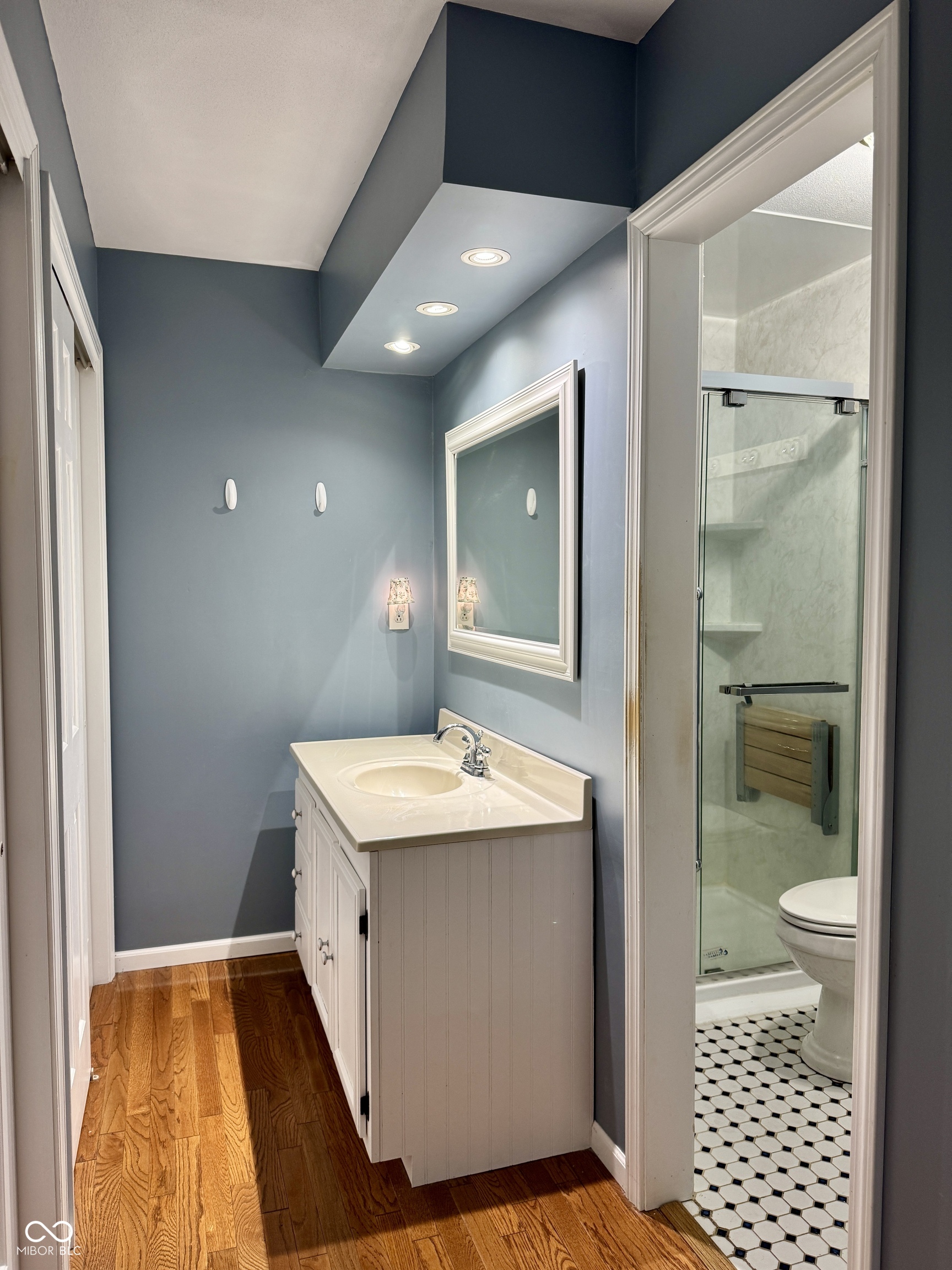 639 West Banta Road Indianapolis, IN 46217 - Photo 18 of 32