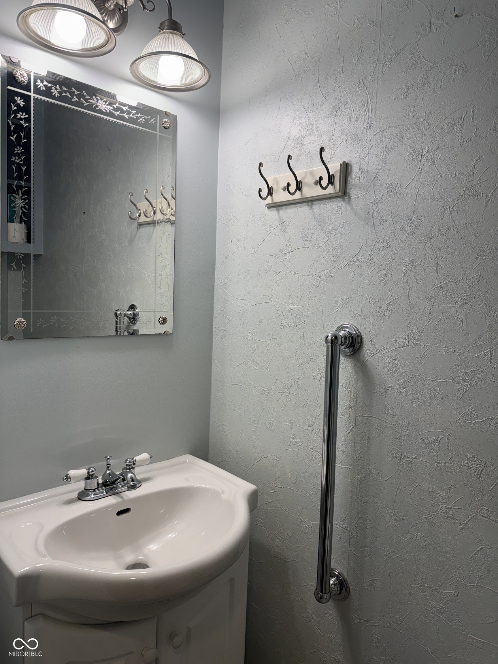 639 West Banta Road Indianapolis, IN 46217 - Photo 24 of 32