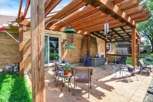 $240,000 | 639 West Banta Road, Indianapolis, IN 46217