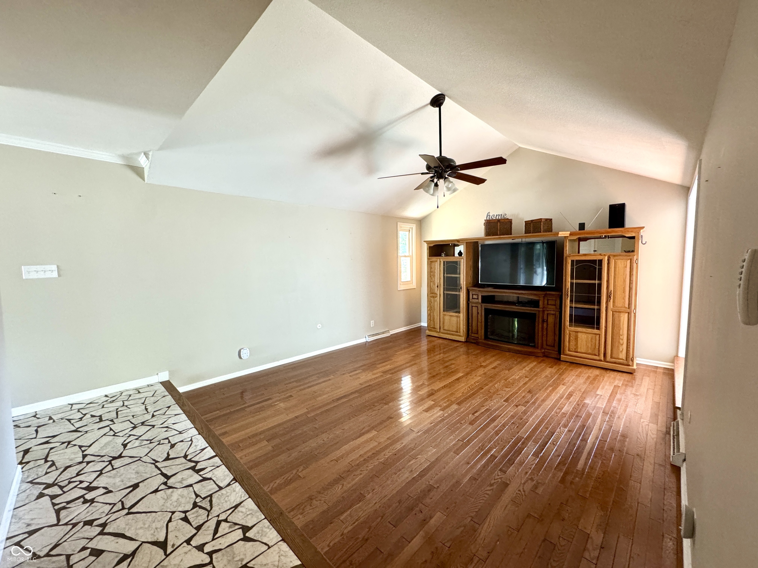 639 West Banta Road Indianapolis, IN 46217 - Photo 4 of 32