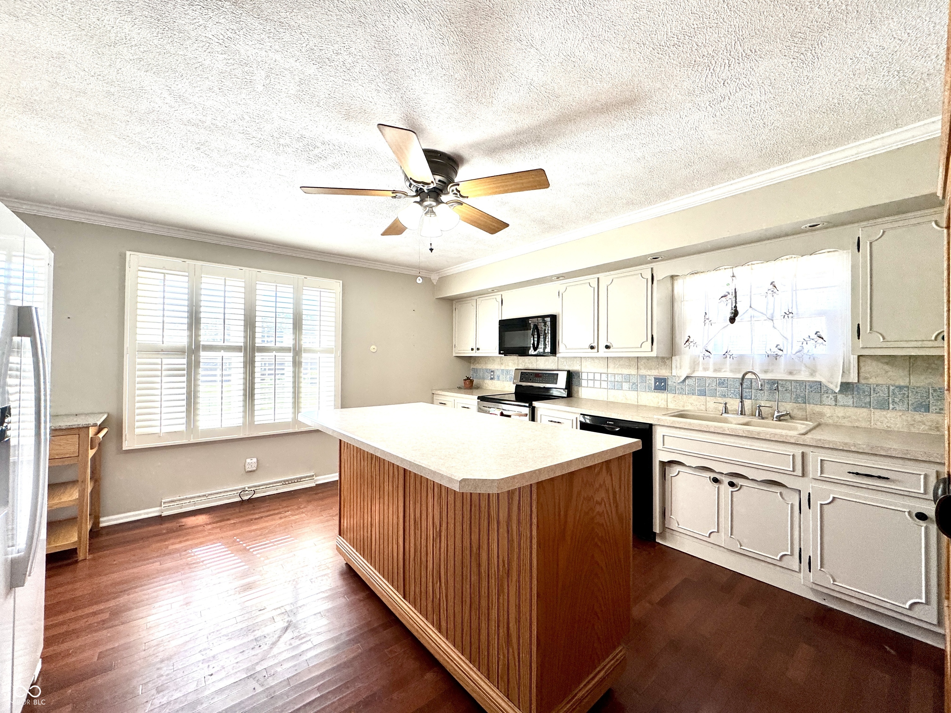 639 West Banta Road Indianapolis, IN 46217 - Photo 8 of 32