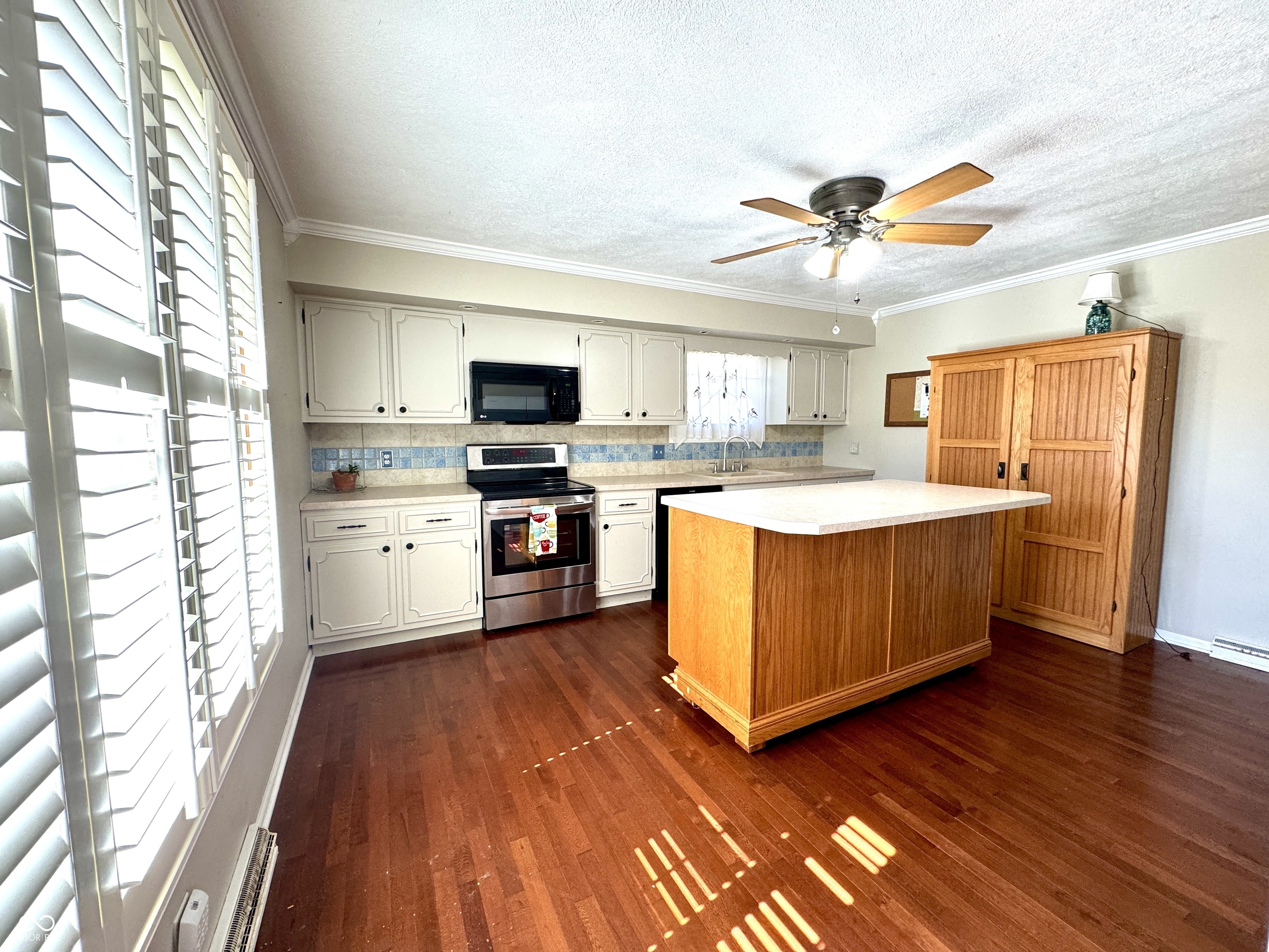 639 West Banta Road Indianapolis, IN 46217 - Photo 9 of 32