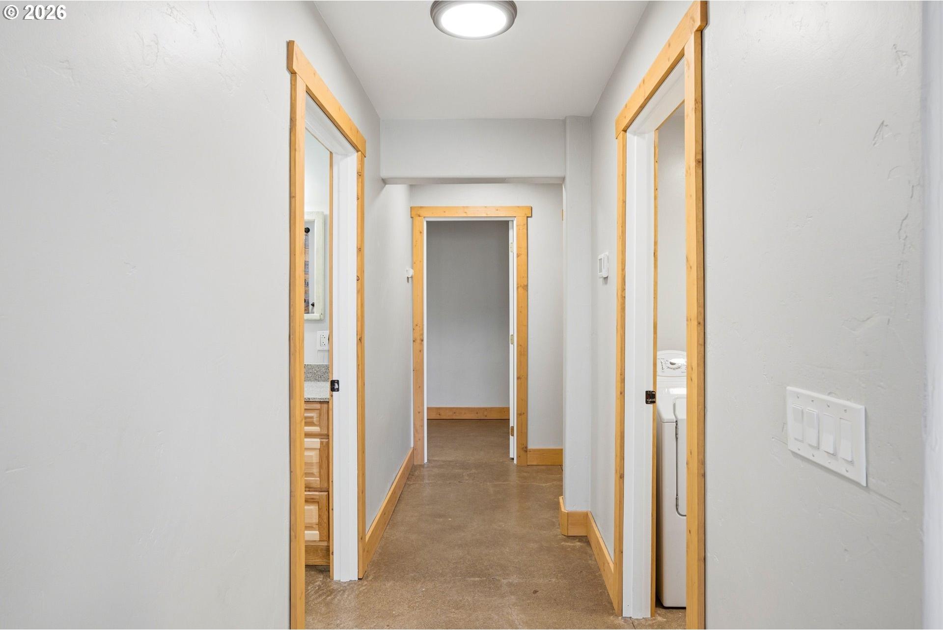 10345 Rider Court La Pine, OR 97739 - Photo 13 of 35 Hallway