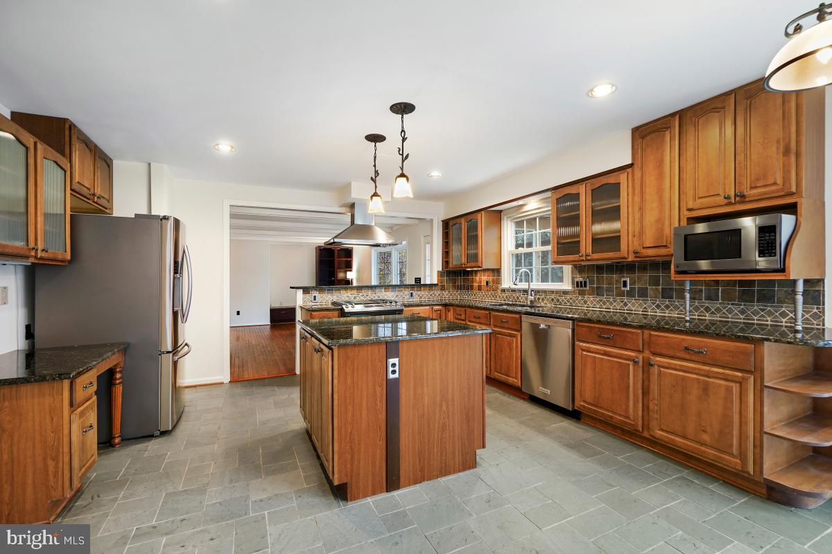 9501 Grover Road Gaithersburg, MD 20877 - Photo 18 of 57 Kitchen