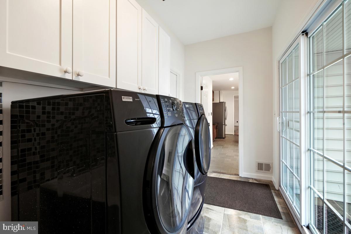 9501 Grover Road Gaithersburg, MD 20877 - Photo 22 of 57 Laundry/Mud Room