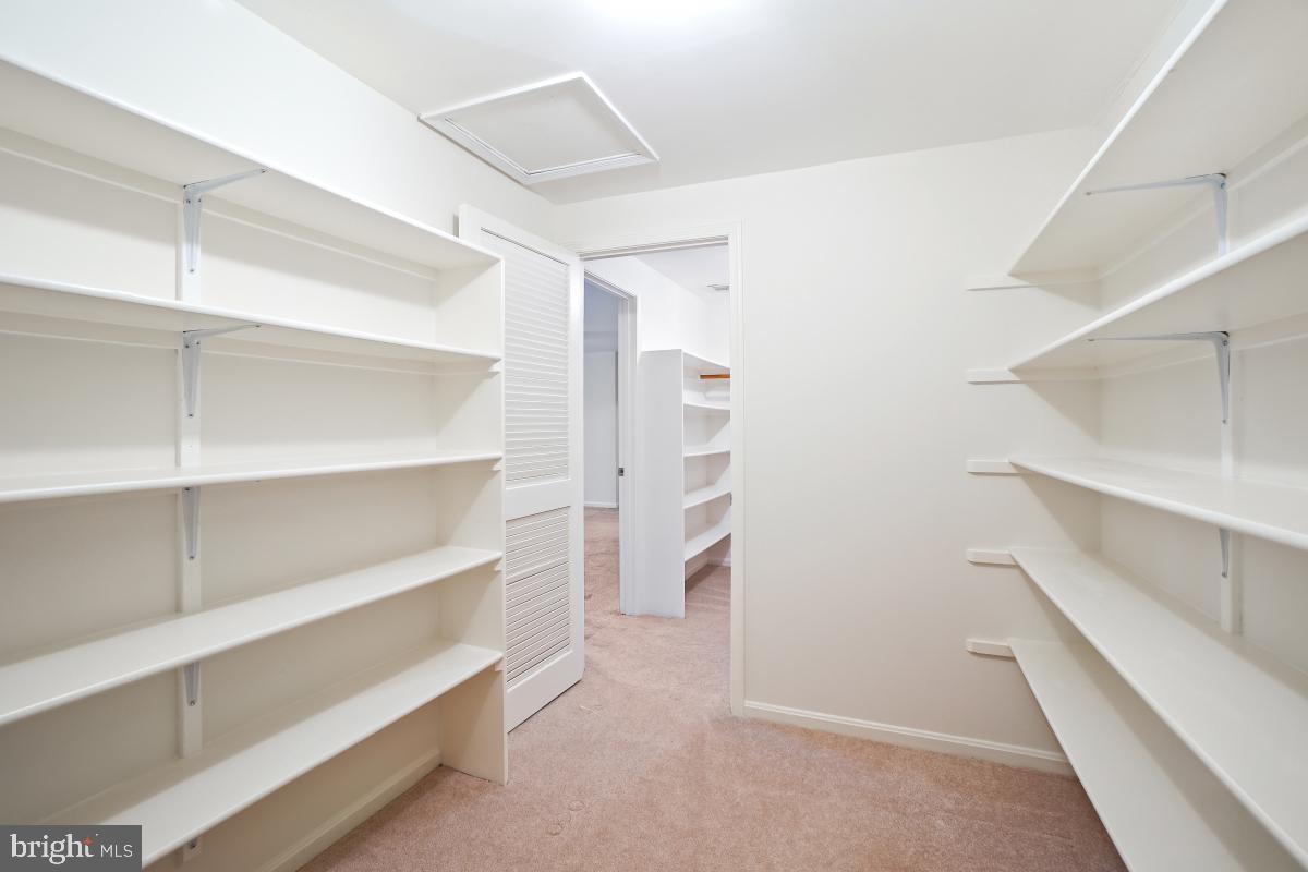 9501 Grover Road Gaithersburg, MD 20877 - Photo 31 of 57 Bedroom #4 Walk-In Closet