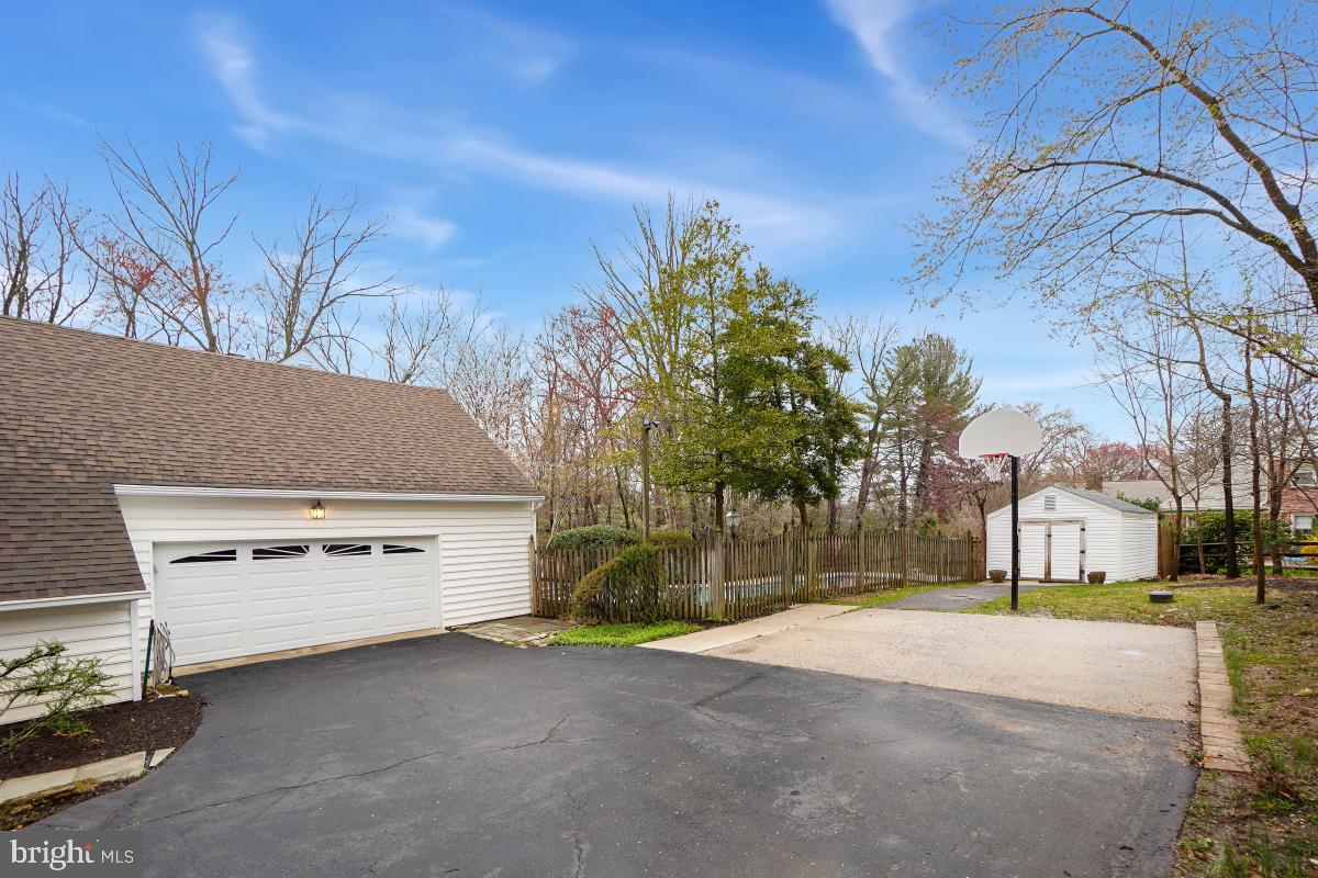 9501 Grover Road Gaithersburg, MD 20877 - Photo 38 of 57 Garage