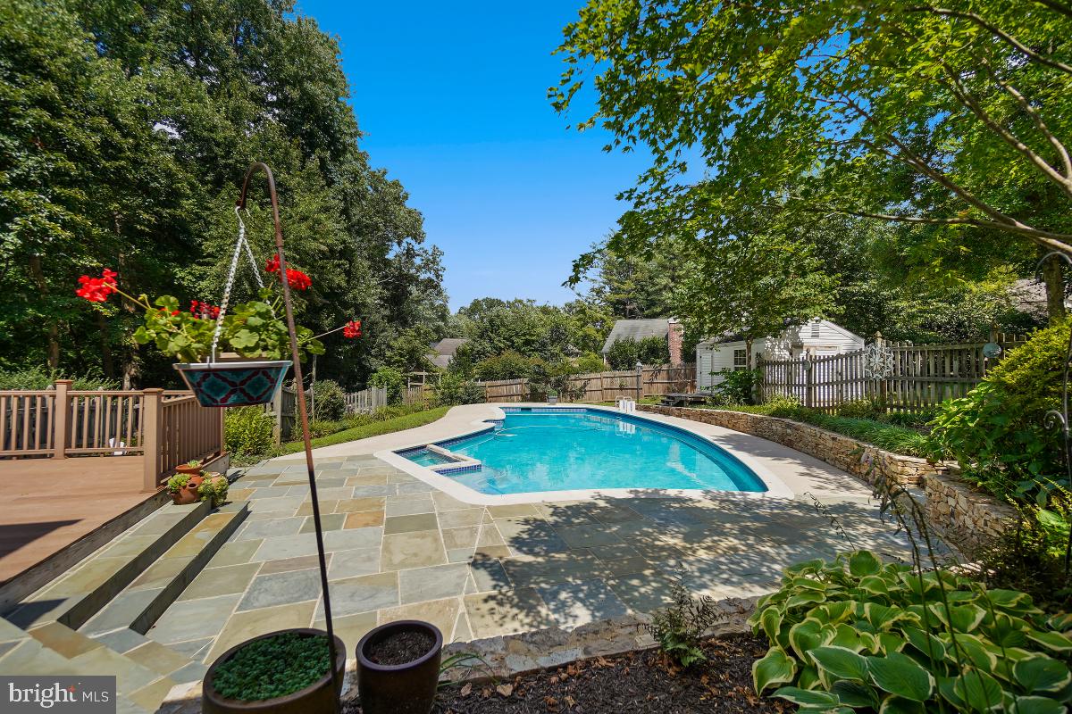 9501 Grover Road Gaithersburg, MD 20877 - Photo 42 of 57 Pool